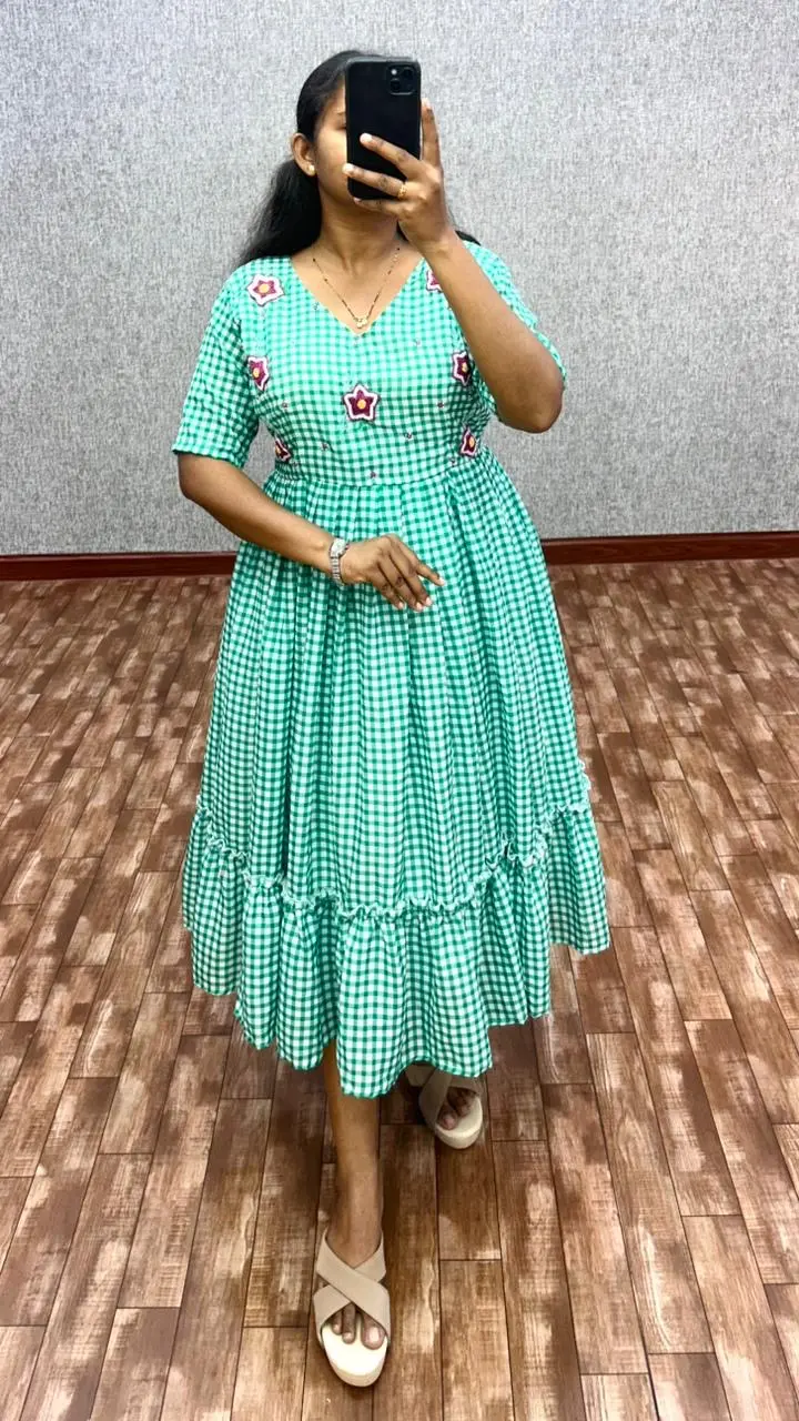 Checked gown - Image 3