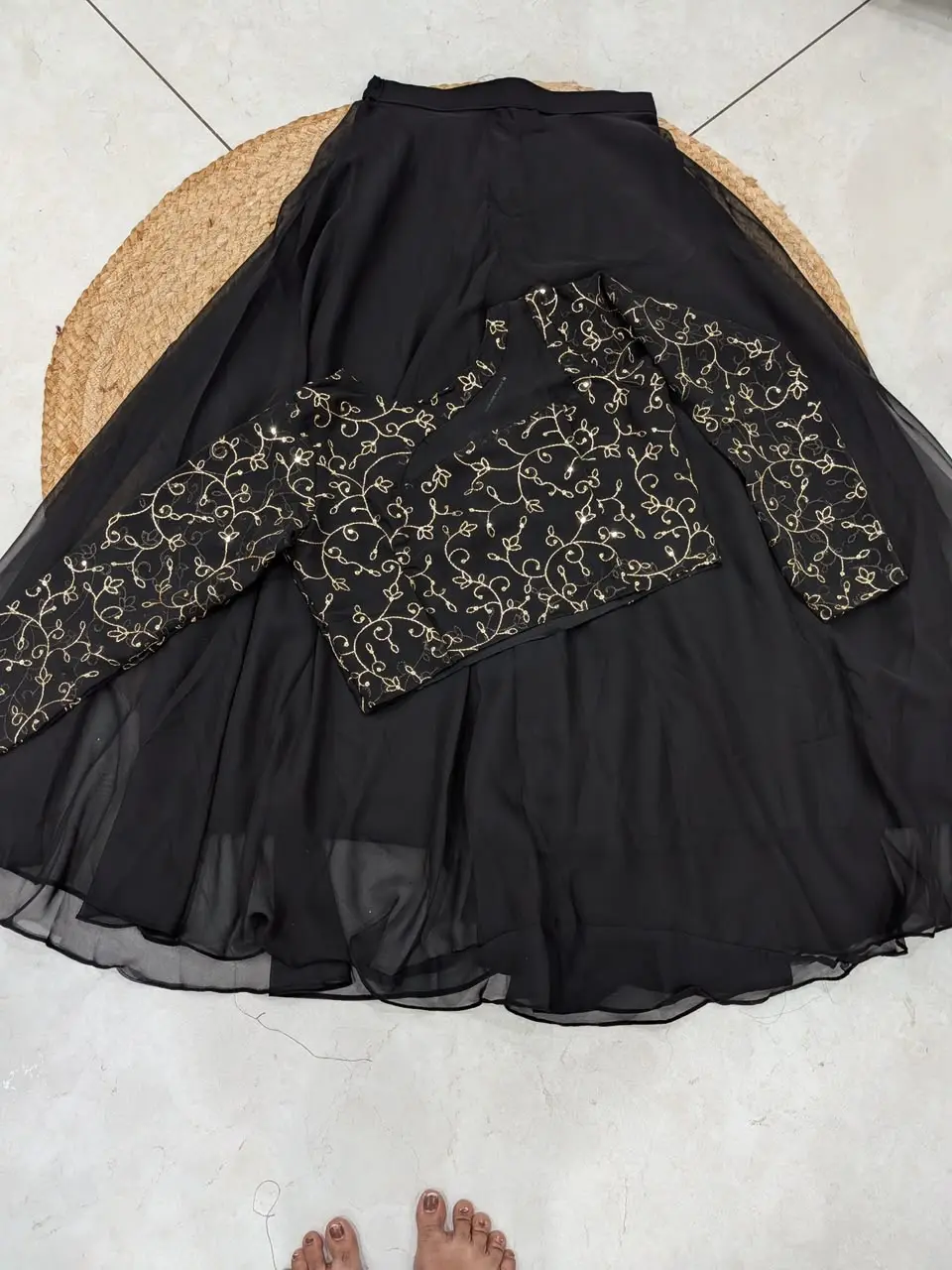 Neelu lehenga - Image 9
